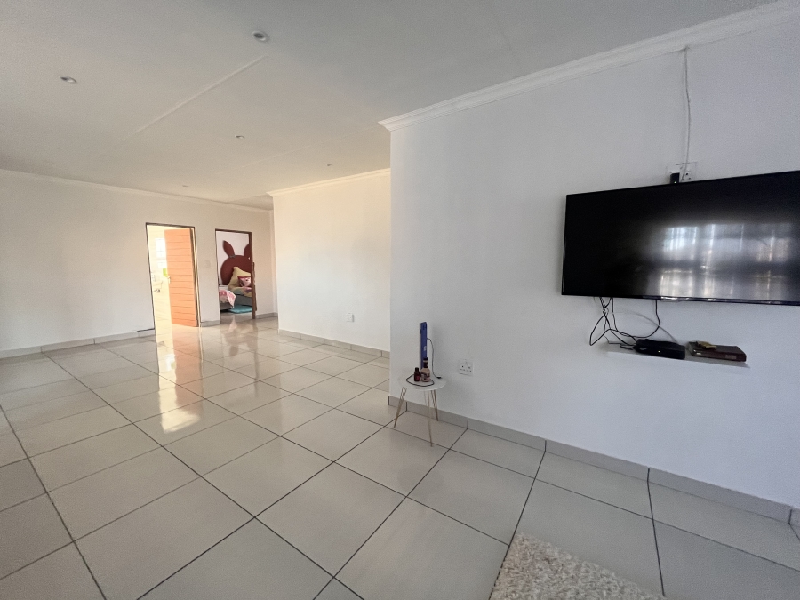 5 Bedroom Property for Sale in Wilkoppies North West